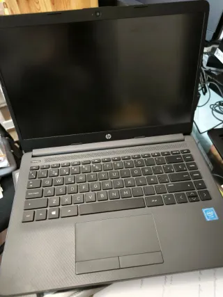 Ordenador portátil HP 240 G8 Notebook PC