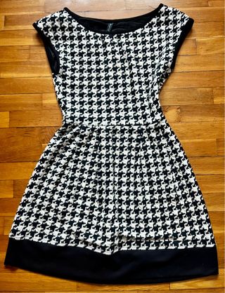 Vestido corto estampado pata de gallo