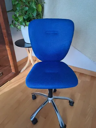 Silla de oficina giratoria y regulable