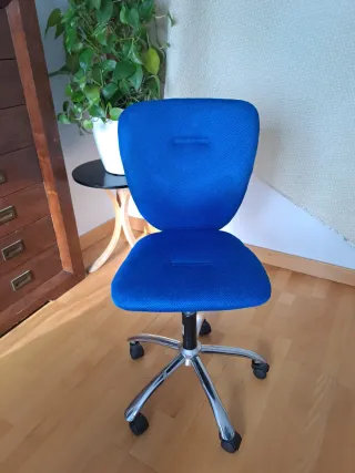 Silla de oficina giratoria y regulable