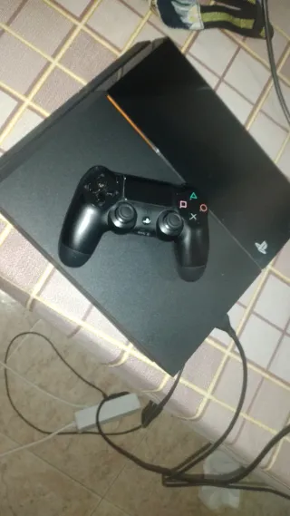 Ps4 500gb Negra con Mando