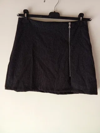 Minigonna nera con pois bianchi