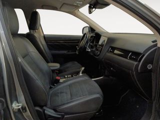 Mitsubishi Outlander PHEV Kaiteki 4WD