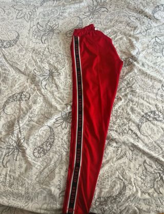 Pantalones Guess Rojos con Logo Lateral