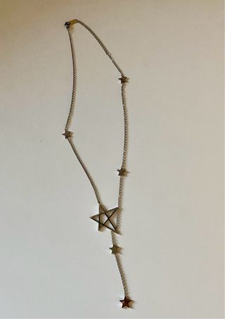 Collar de estrellas plateado