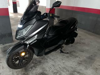 Wottan Storm 125cc Maxiscooter Negra