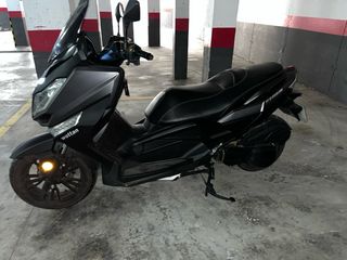 Wottan Storm 125cc Maxiscooter Negra