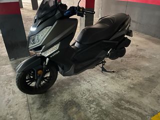 Wottan Storm 125cc Maxiscooter Negra