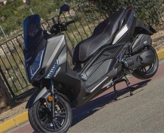 Wottan Storm 125cc Maxiscooter Negra