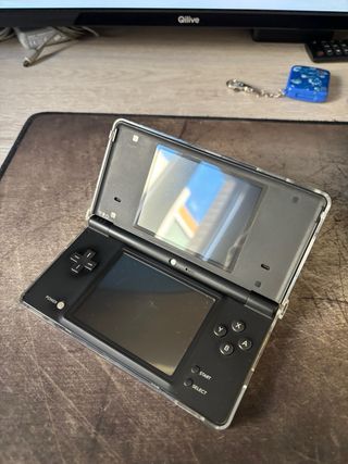 Nintendo DSi Negra + 3 Juegos / Nicole