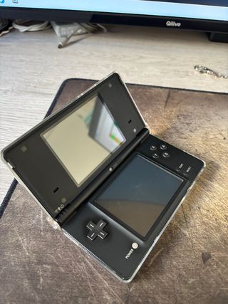 Nintendo DSi Negra + 3 Juegos / Nicole