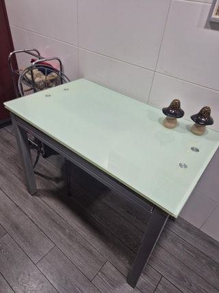 Mesa de cocina con 4 sillas