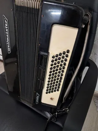 Acordeón Weltmeister Negro