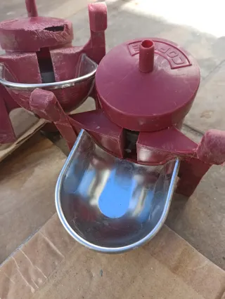 Comederos  y bebederos para conejos