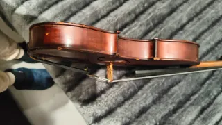 Violín antiguo con estuche en buen estado