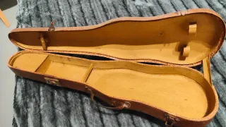 Violín antiguo con estuche en buen estado