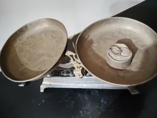 Balanza antigua de latón