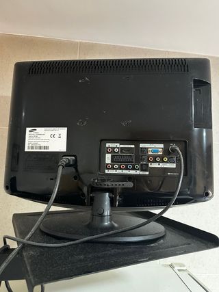 Samsung TV 19” con soporte pared
