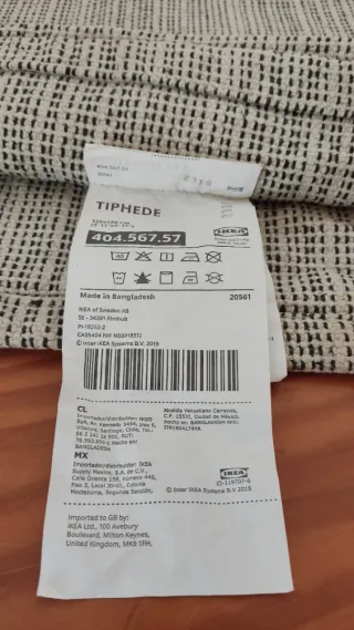 Alfombra Ikea Beige y Negra 1.10x1.70