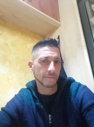 Busco trabajo de pintor,soy oficial de primera