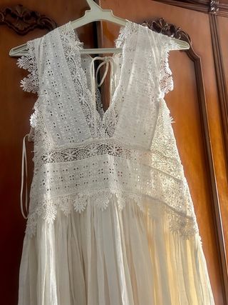 Vestido Zara encaje plisado beige