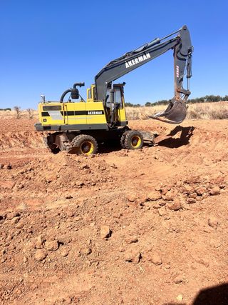Excavadora de ruedas Akerman EW200