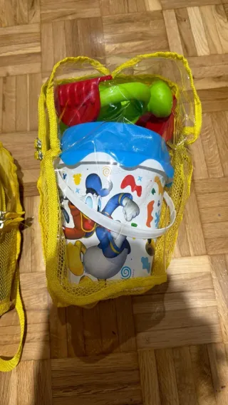 Cubo y accesorios playa infantil