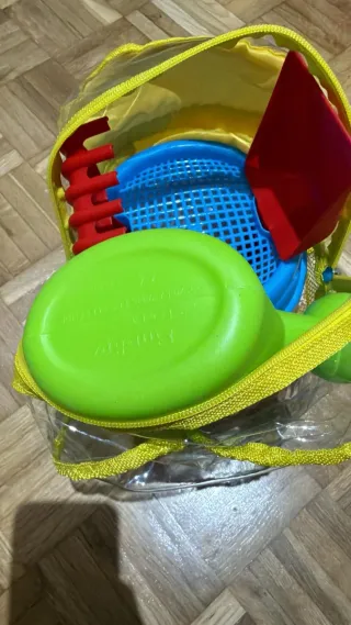 Cubo y accesorios playa infantil