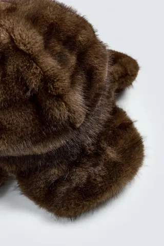 Gorro de pelo visón Disney Zara