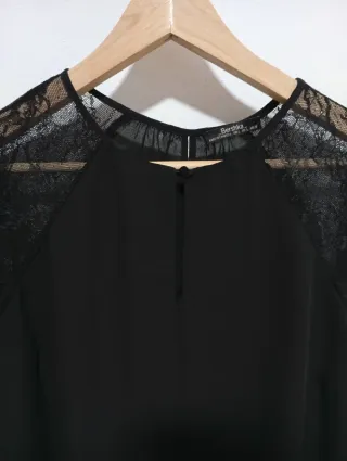 Blusa Bershka Negra Encaje