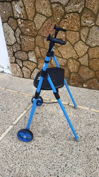 Andador para adultos azul