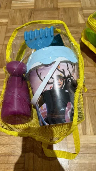 Cubo y accesorios playa Frozen
