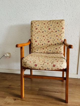Butaca vintage madera floral