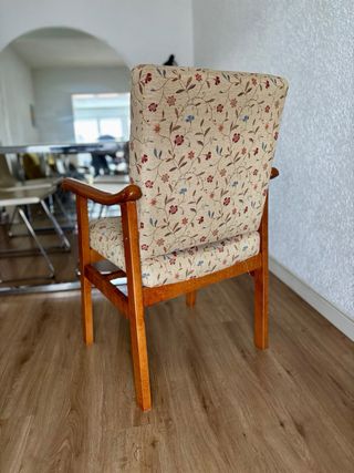Butaca vintage madera floral