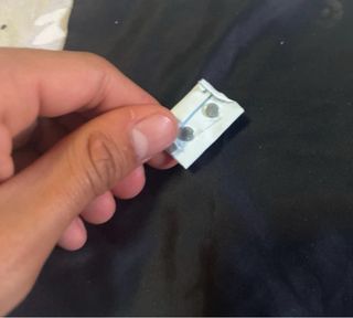 Pendientes imantados con brillo plateado