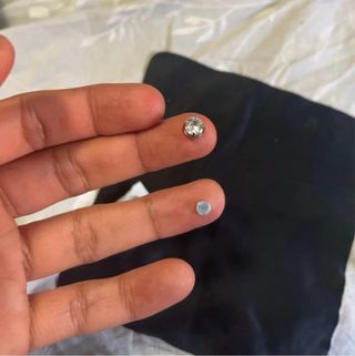 Pendientes imantados con brillo plateado