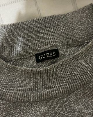 Sudadera Guess Gris con Logo en Relieve