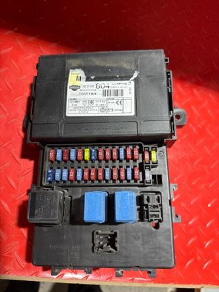 Caja rele / caja fusible nissan terrano 285510x804
