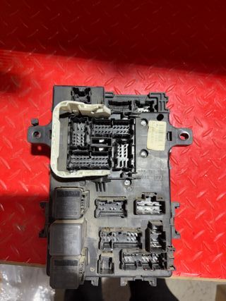 Caja rele / caja fusible nissan terrano 285510x804