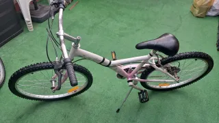 Bicicleta infantil rosa y blanca