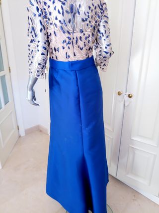 Vestido de fiesta azul con lazo