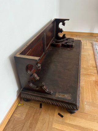 Base de mueble antigua de madera