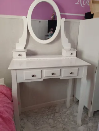 Tocador blanco de madera