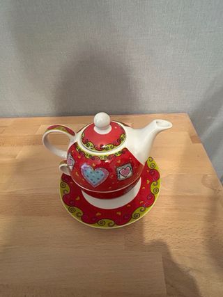 Taza con tetera incorporada