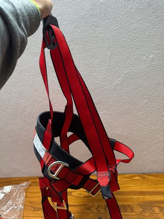 Casco, Arnés y Absorbedor Trabajo Altura