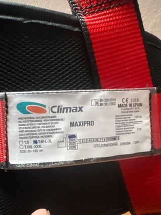 Casco, Arnés y Absorbedor Trabajo Altura