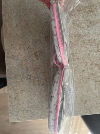 Funda para auriculares con diseño de lazos