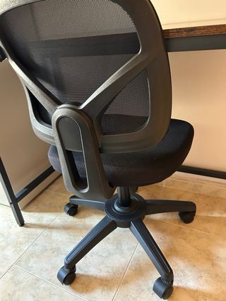 Vendo escritorio y silla de oficina por mudanza.