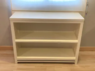 Estantería blanca de madera