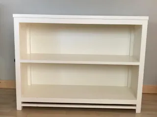 Estantería blanca de madera